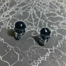 Cargar imagen en el visor de la galería, Pendientes de calavera de plata de ley
