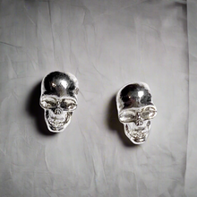 Cargar imagen en el visor de la galería, Pendientes de calavera de plata de ley

